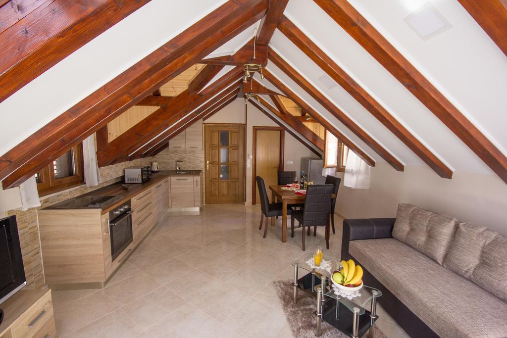 Niko Kaštel Stari Apartment